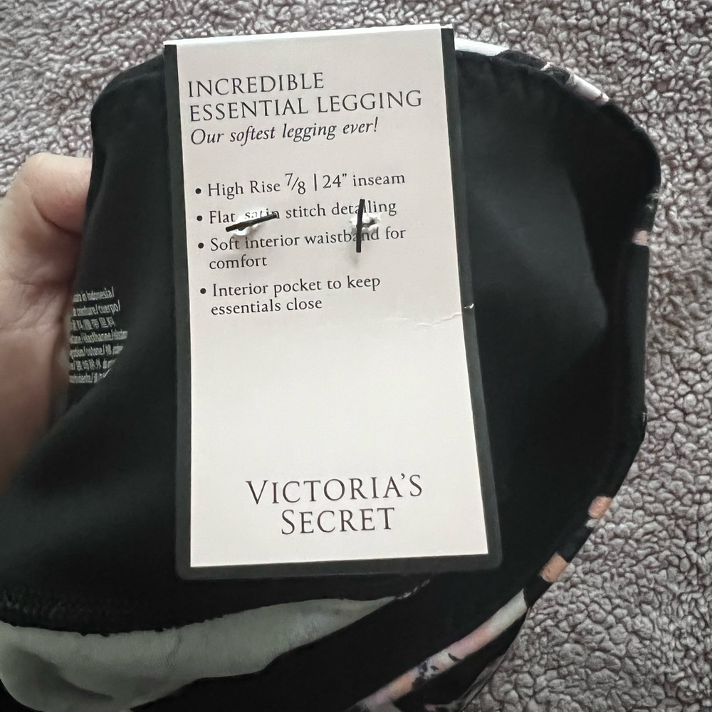 Victoria Secret incredible essential leggings. Size 8 new with tags